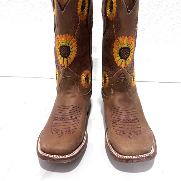 Brown Cowboy Boots with Sunflower Embroidery 5.5 - Picture 10 of 11